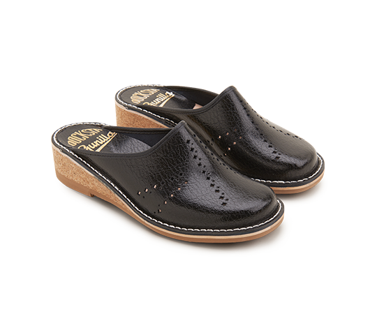 Slippers / Tofflor - Gunilla 901 perforerad Svart | Docksta Sko