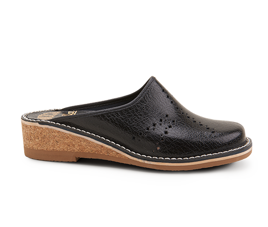 Slippers / Tofflor - Gunilla 901 perforerad Svart | Docksta Sko